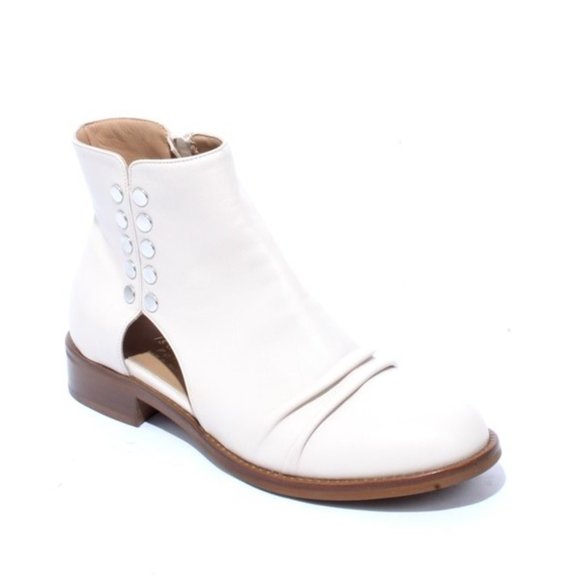 ITALIAN Beige Leather Studded Zip-Up Shoes